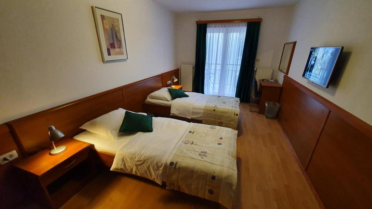 Hotel Zvonimir Otočac Zewnętrze zdjęcie