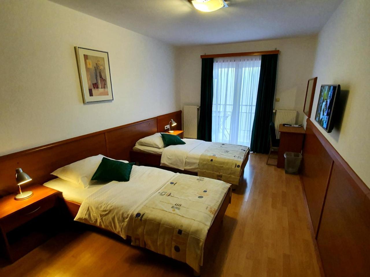 Hotel Zvonimir Otočac Zewnętrze zdjęcie